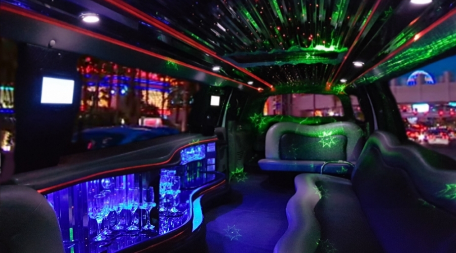 Ford Excursion Limousine - Slide 3