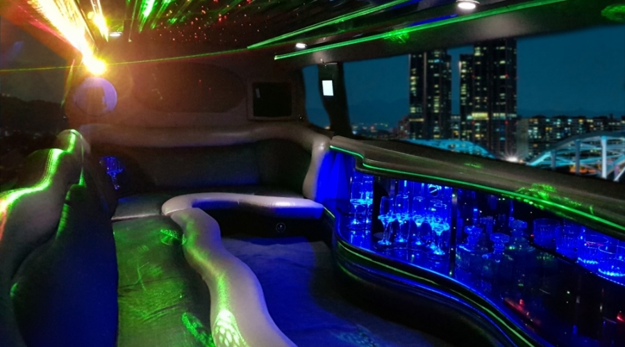 Ford Excursion Limousine - Slide 2