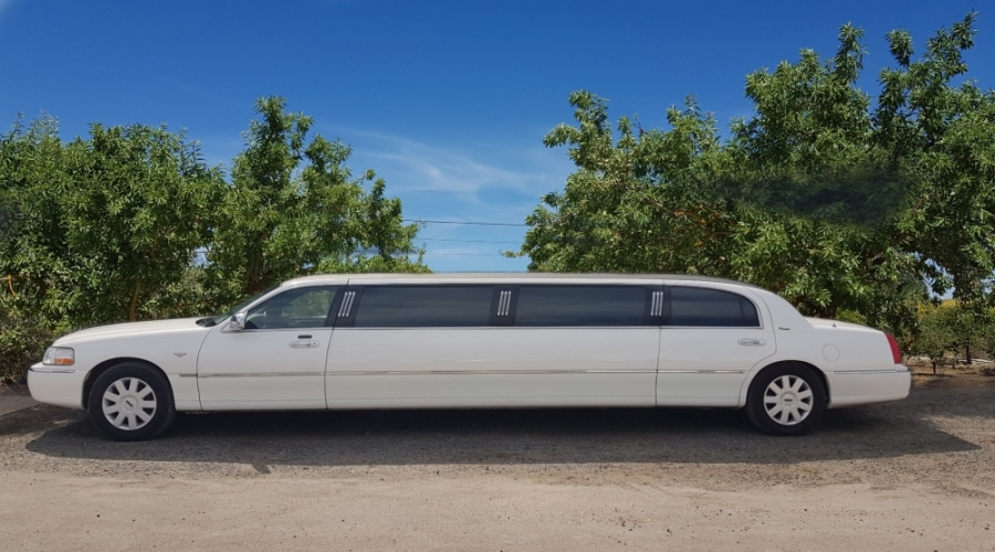 White stretch limousine - Slide 1