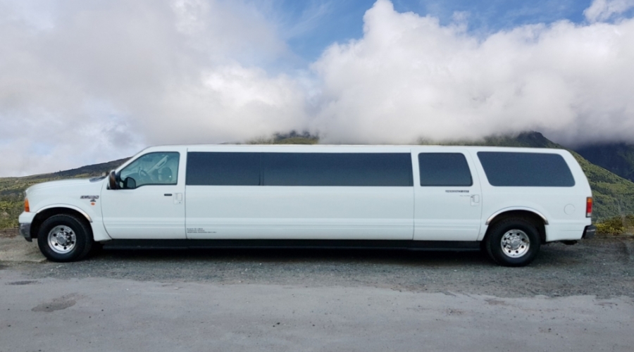 Ford Excursion Limousine - Slide 1