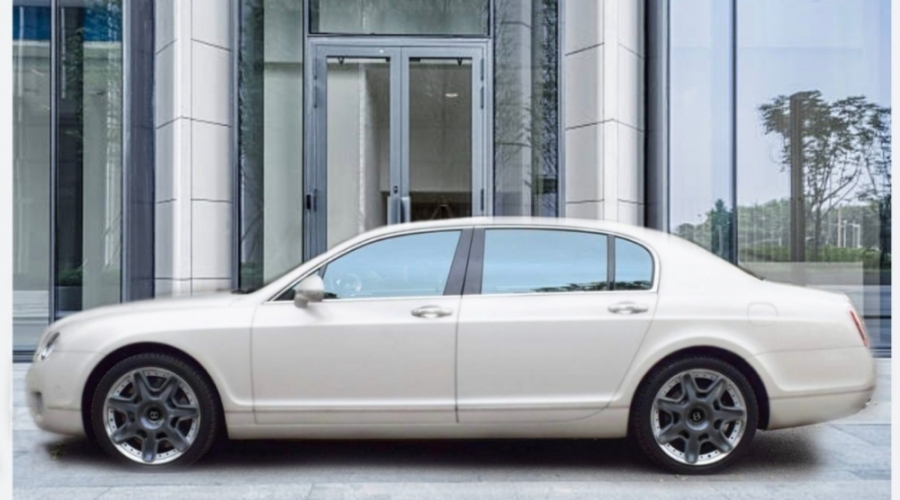 Bentley Flying Spur - Slide 2